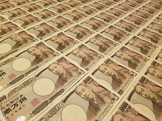 大量の1万円札